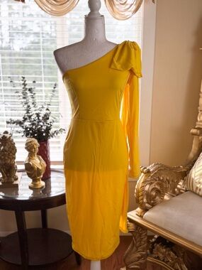 One-Shoulder Yellow Bow-Accent Sheath Dress